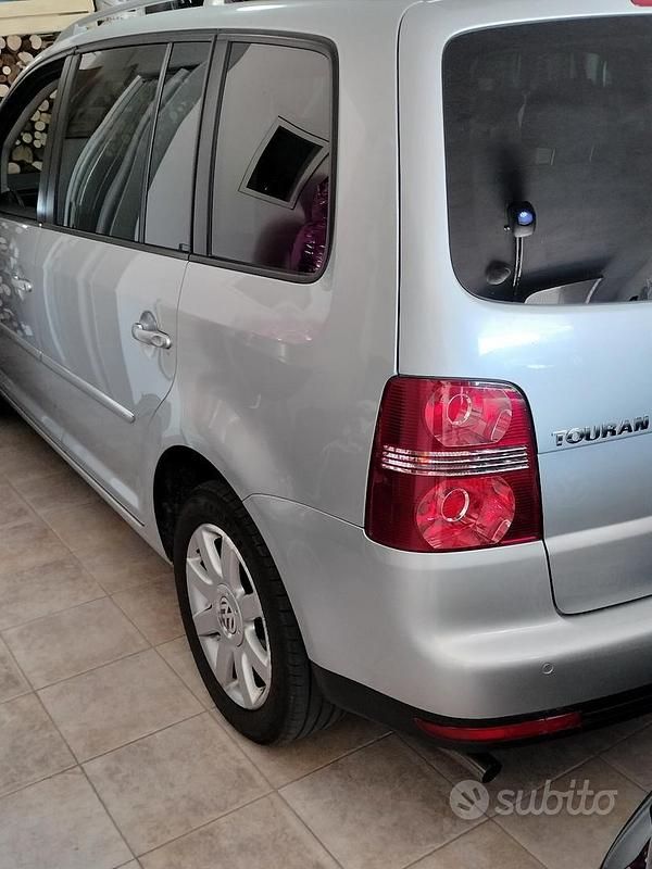 Usata VW Touran 2008 Grigio Monovolume