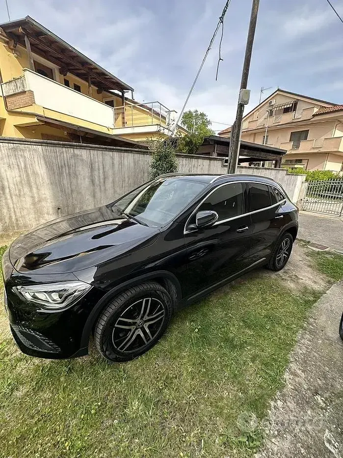 Usata Mercedes GLA200 150 CV (110 kW) 2021 Nero SUV