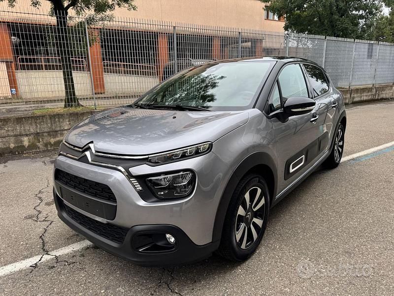 Grigio metallizzato Usata 2024 Citroën C3 PureTech Due volumi | 14.500 € (Buon prezzo) - Immagine 1/4
