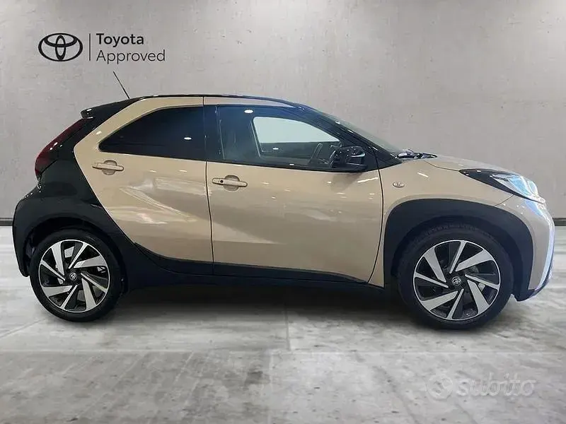 Usata Toyota Aygo X Lounge 72 CV (52 kW) 2024 Giallo SUV