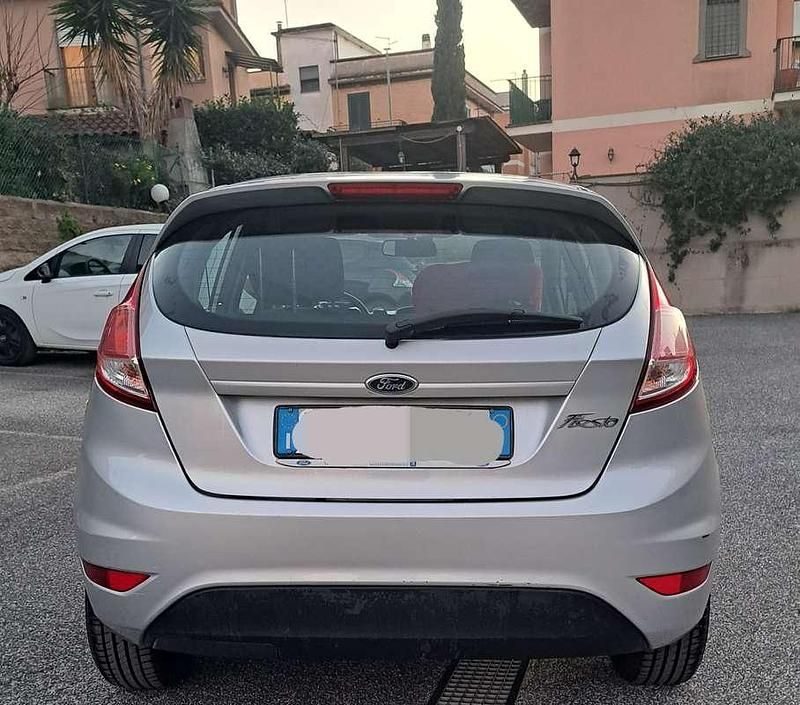Usata Ford Fiesta Titanium 60 CV (44 kW) 2015 Argento Berlina