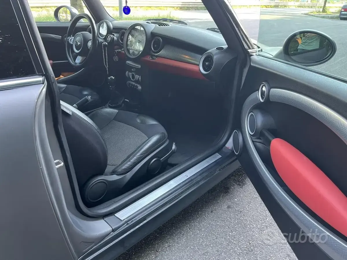 Usata Mini Cooper 175 CV (128 kW) 2007 Nero Utilitaria