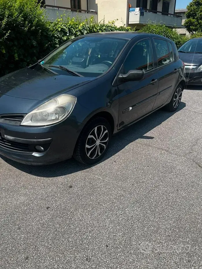 Usata Renault Clio II 75 CV (55 kW) 2005 Berlina