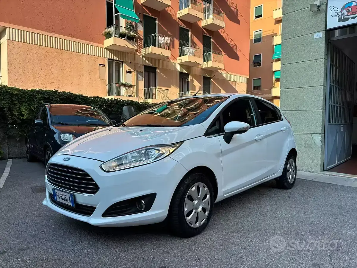 Usata Ford Fiesta 95 CV (69 kW) 2016 Bianco Utilitaria