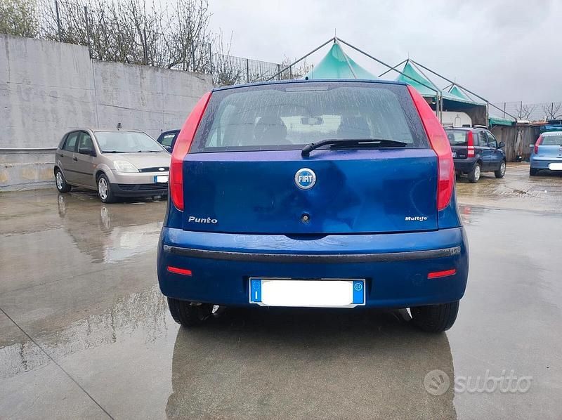 Usata Fiat Punto Dynamic 69 CV (50 kW) 2004 Blu Utilitaria