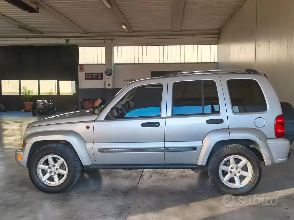 Usata Jeep Cherokee Limited 163 CV (119 kW) 2006 Grigio SUV