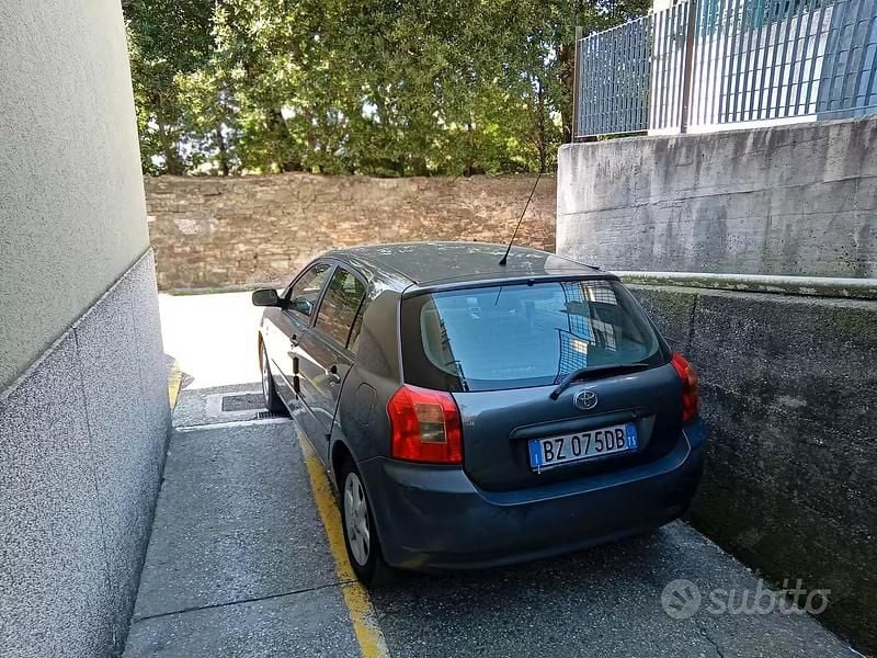 Usata Toyota Corolla 97 CV (71 kW) 2002 Berlina