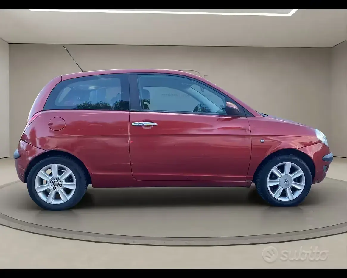 Usata Lancia Ypsilon 69 CV (50 kW) 2004 Rosso Utilitaria