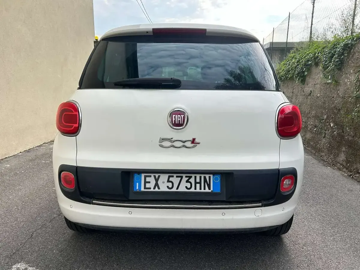Begagnad Fiat 500L Lounge 105 HK (77 kW) 2014 Vit Minibuss