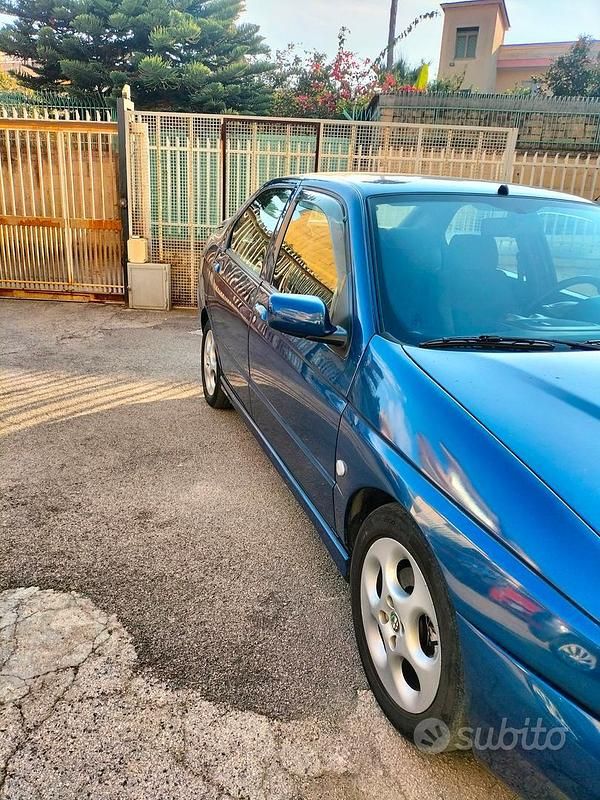 Usata Alfa Romeo 146 103 CV (75 kW) 1999 Blu Utilitaria
