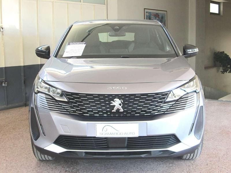 Usata Peugeot 3008 Allure 131 CV (96 kW) 2023 Gris artense metallizzato SUV