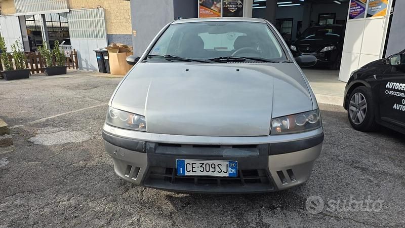 Usata Fiat Punto 60 CV (44 kW) 2002 Grigio Utilitaria