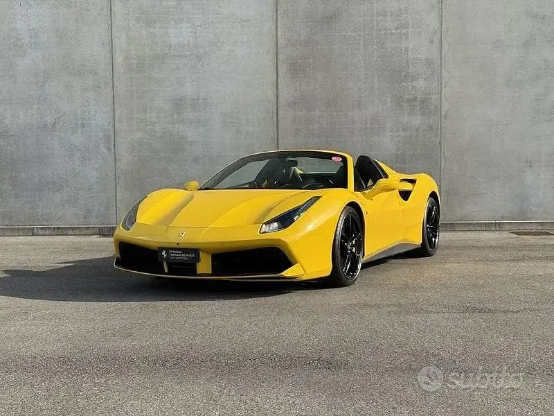 Usata Ferrari 488 669 CV (492 kW) 2019 Giallo Cabrio