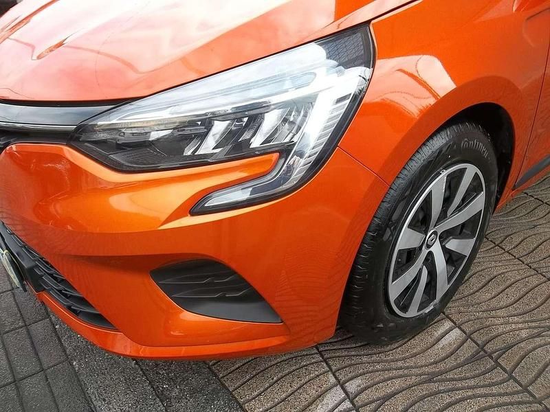 Usata Renault Clio V Intens 67 CV (49 kW) 2023 Arancione Berlina