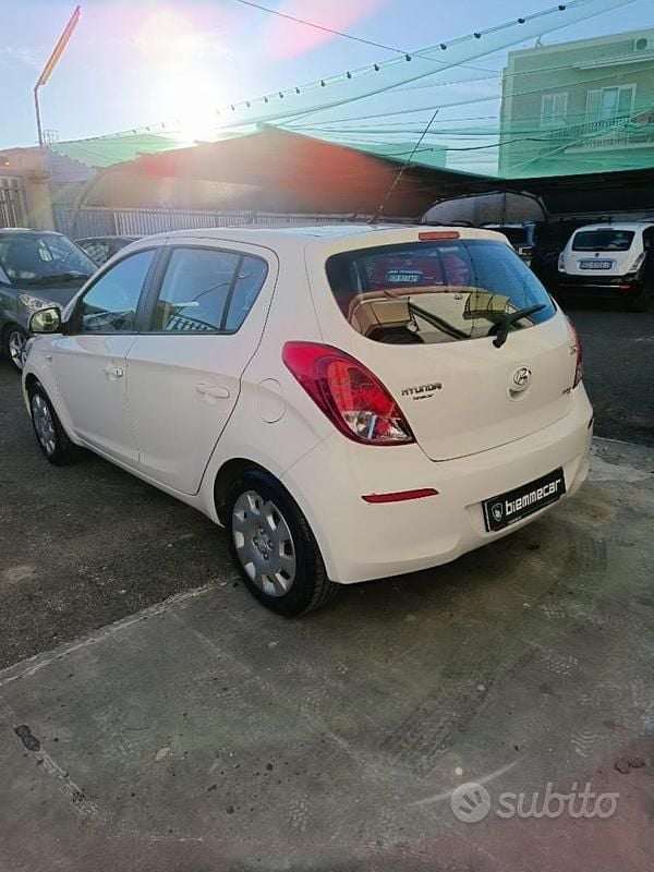 Usata Hyundai i20 Edition 84 CV (61 kW) 2013 Bianco Utilitaria