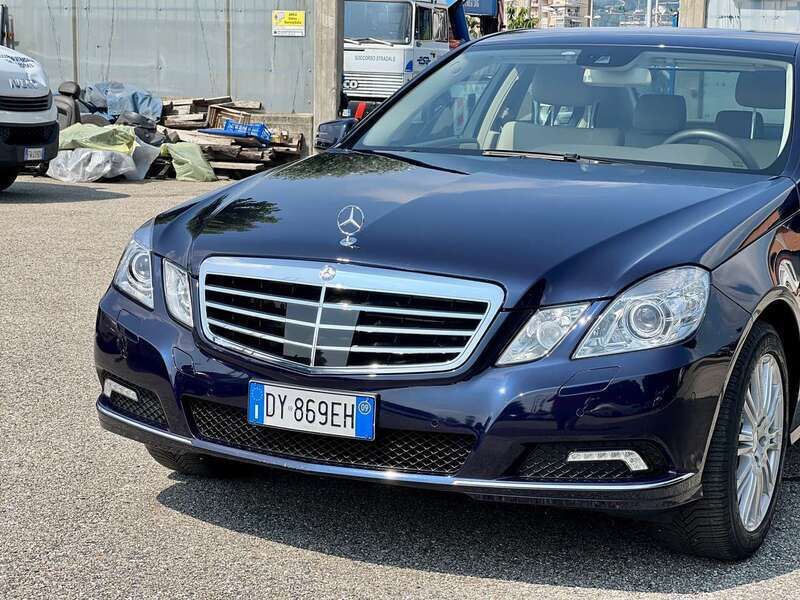 Usata Mercedes E350 Elegance 292 CV (214 kW) 2008 Blu/azzurro Berlina