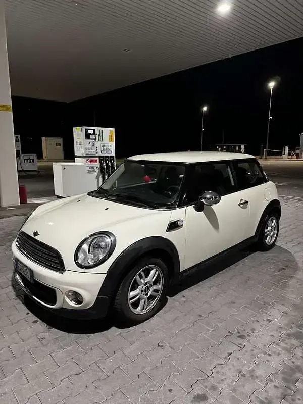 Usata Mini ONE 75 CV (55 kW) 2014 Utilitaria