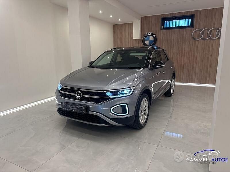 Usata VW T-Roc Life 116 CV (85 kW) 2024 Grigio SUV