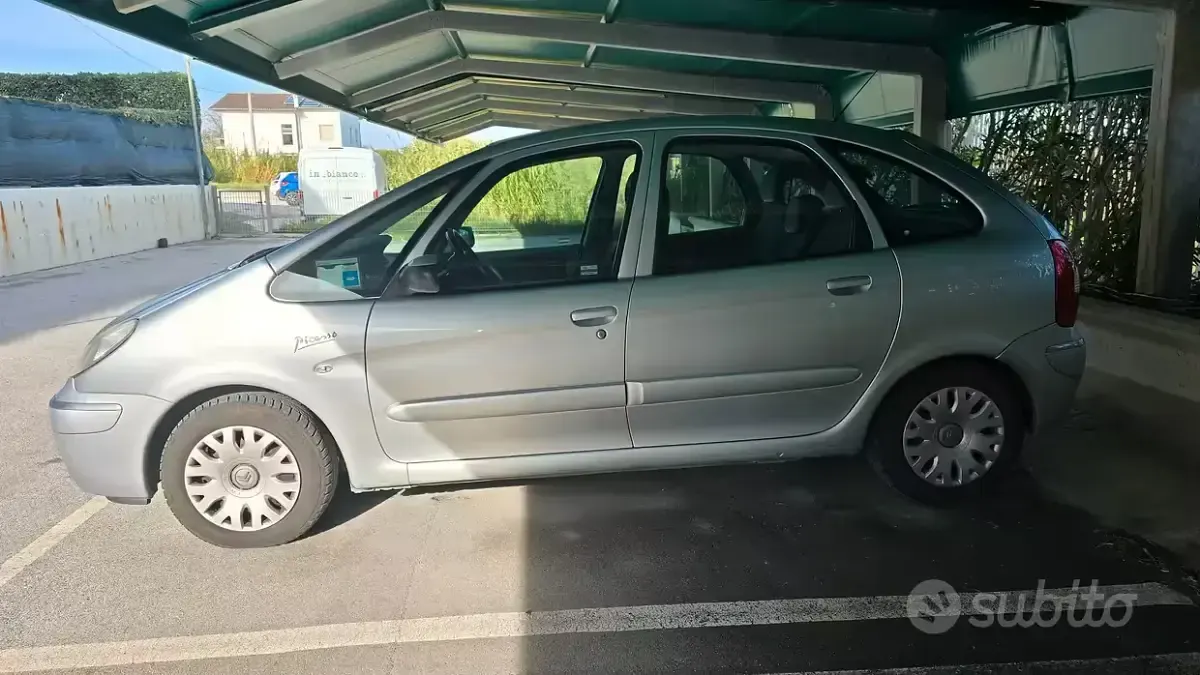 Usata Citroën Xsara Picasso 109 CV (80 kW) 2009 Grigio Monovolume