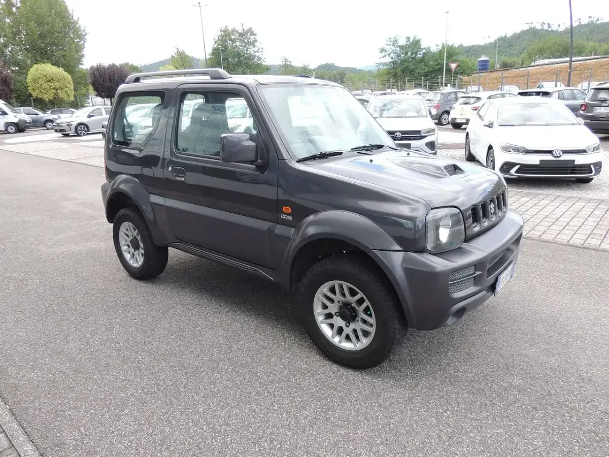 Usata Suzuki Jimny 86 CV (63 kW) 2011 Argento SUV