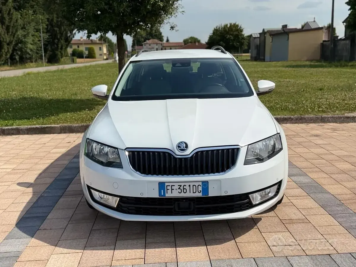 Usata Skoda Octavia Style 110 CV (80 kW) 2016 Bianco Station wagon
