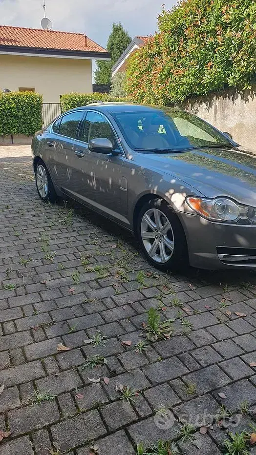 Usata Jaguar XF 240 CV (176 kW) 2011 Marrone Berlina