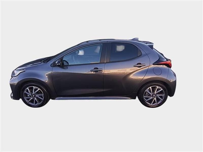 Usata Toyota Yaris Hybrid Lounge 92 CV (67 kW) 2022 Nero Berlina