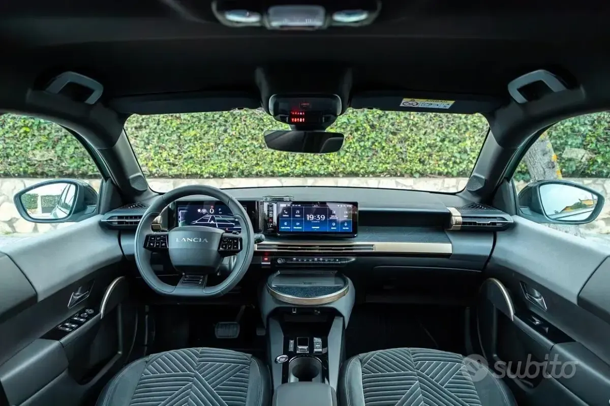 Nuova Lancia Ypsilon 100 CV (73 kW) 2026 Marrone Utilitaria