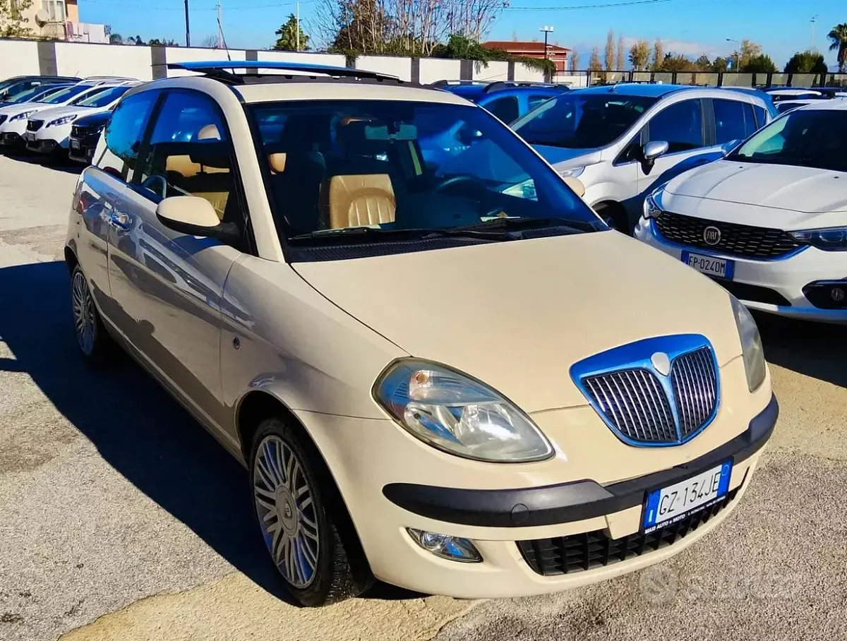 Usata Lancia Ypsilon 69 CV (50 kW) 2004 Beige Utilitaria