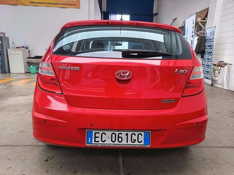 Begagnad Hyundai i30 Dynamiq 116 HK (85 kW) 2010 Röd Sedan