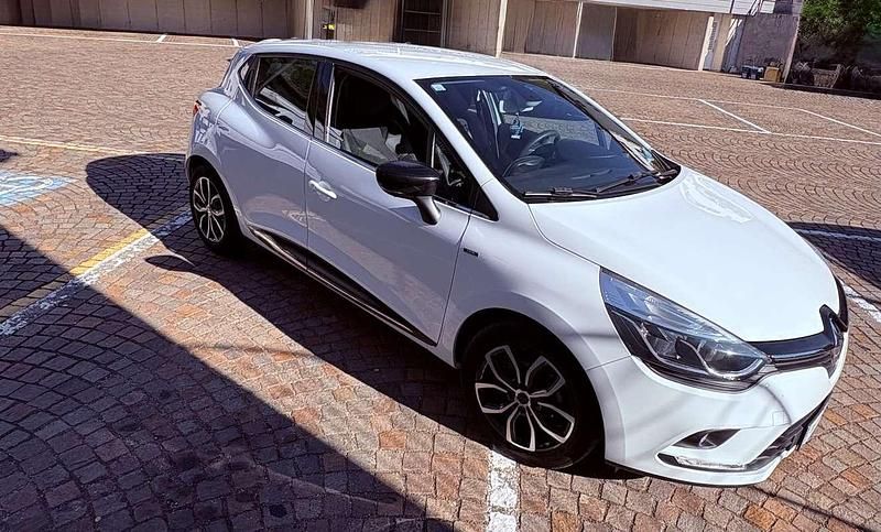 Usata 2018 Renault Clio IV Tre volumi | 10.200 € (Buon prezzo) - Immagine 1/4