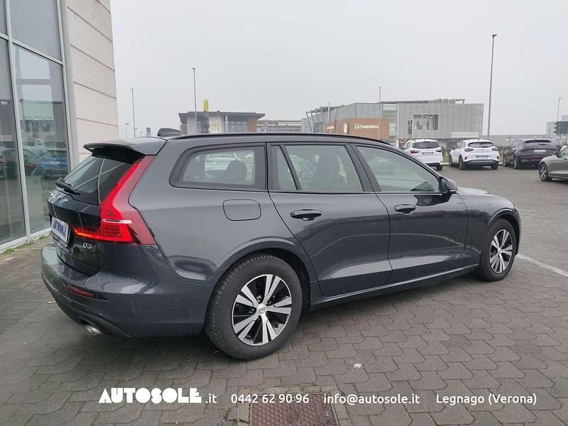 Usata Volvo V60 Business Edition 150 CV (110 kW) 2020 Blu/azzurro Station wagon