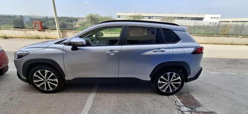 Usata Toyota Corolla Cross Lounge 98 CV (72 kW) 2023 Grigio SUV