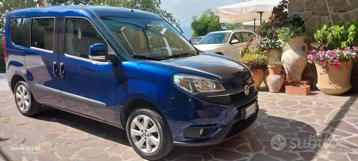 Usata Fiat Doblò Lounge 95 CV (69 kW) 2016 Bluazzurro Monovolume