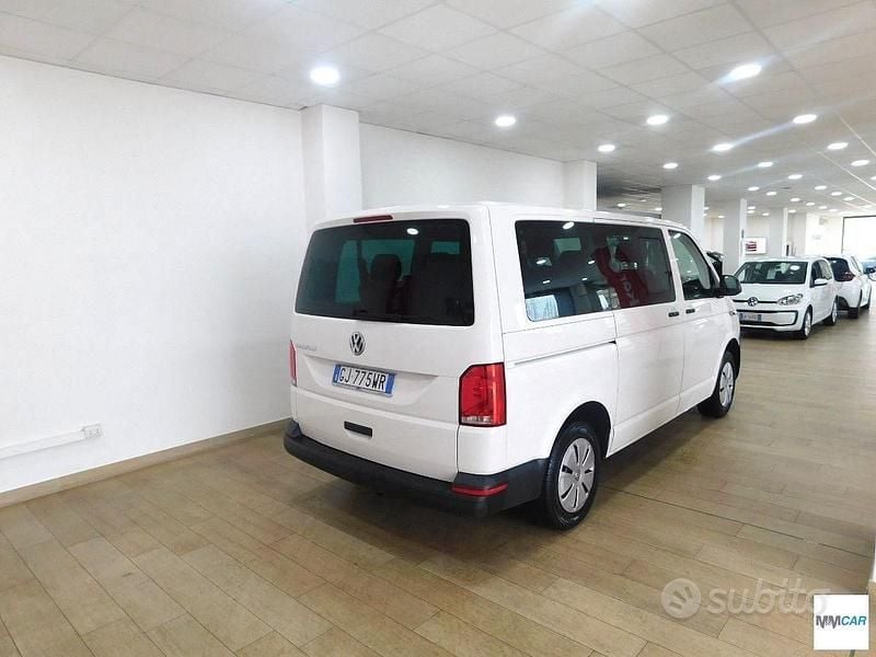 Usata VW Caravelle Trendline 110 CV (80 kW) 2022 Bianco Monovolume