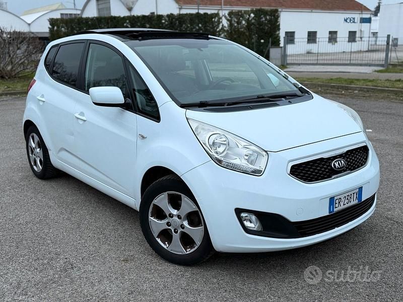 Usata Kia Venga 90 CV (66 kW) 2013 Bianco Utilitaria