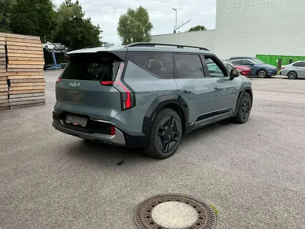 Usata Kia EV9 GT-Line 113 kW (154 CV) 2024 Verde SUV