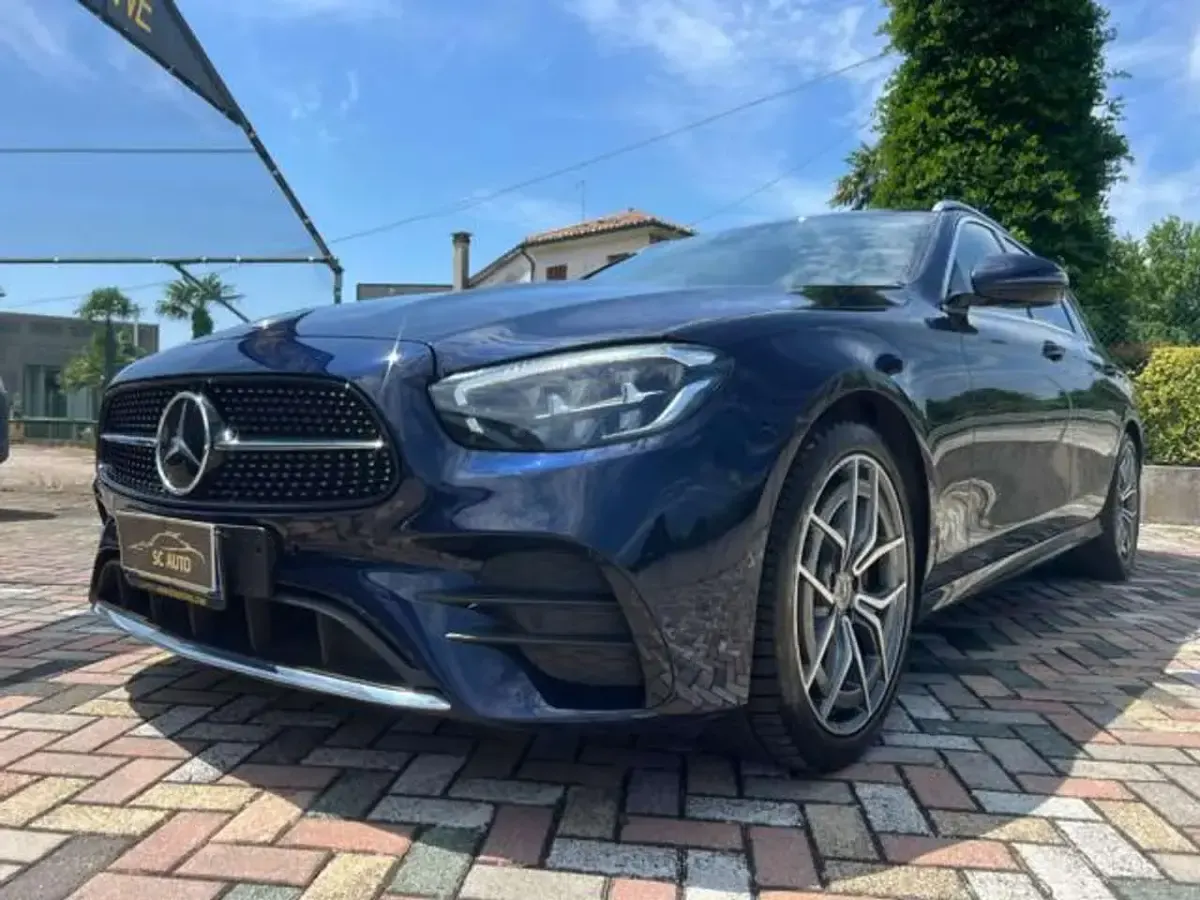 Usata Mercedes E220 Premium Plus 194 CV (142 kW) 2020 Blu/azzurro Station wagon