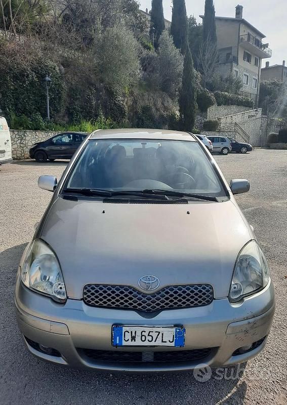 Usata Toyota Yaris 2005 Grigio Berlina