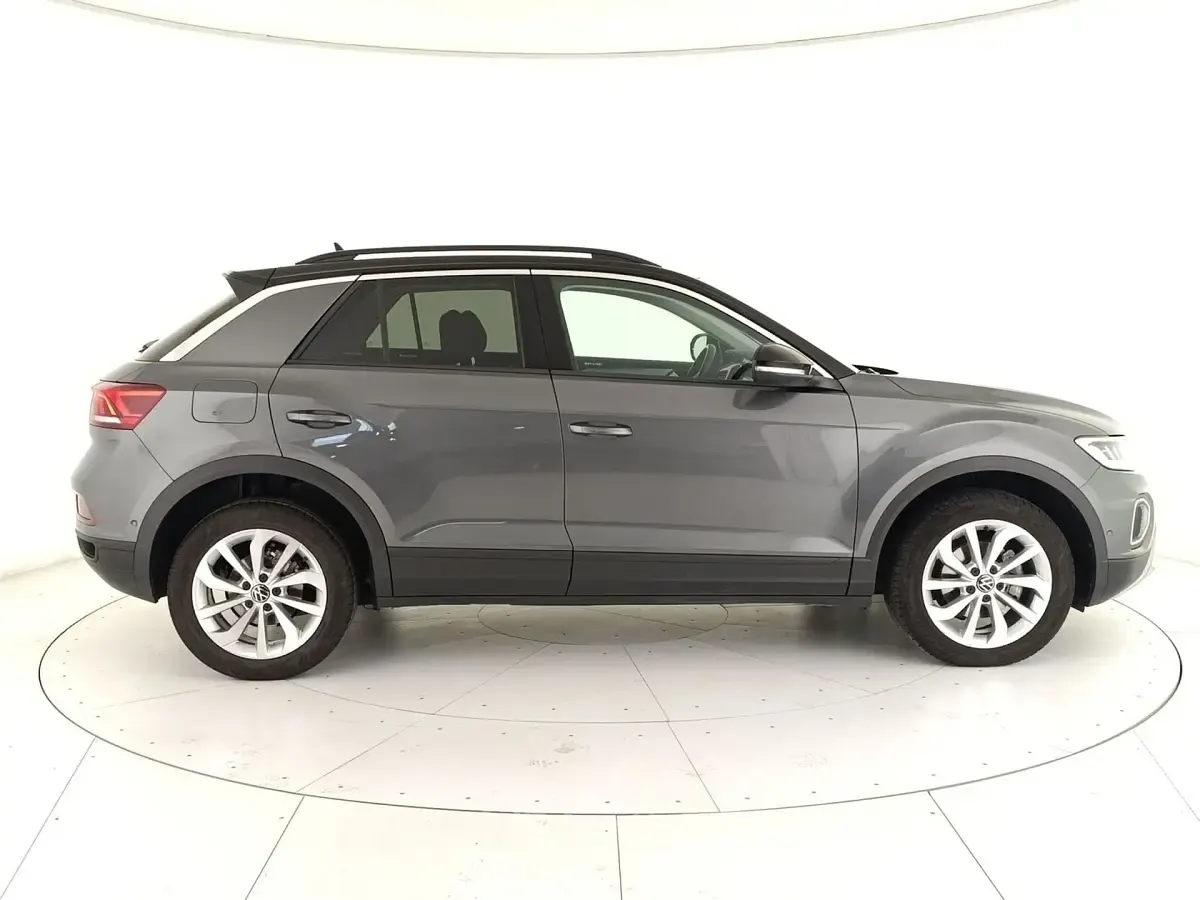 Usata VW T-Roc Style 116 CV (85 kW) 2024 Grigio SUV