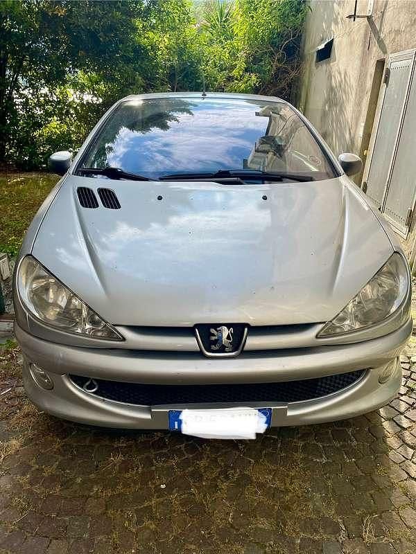 Usata Peugeot 206 CC 109 CV (80 kW) 2004 Argento Cabrio