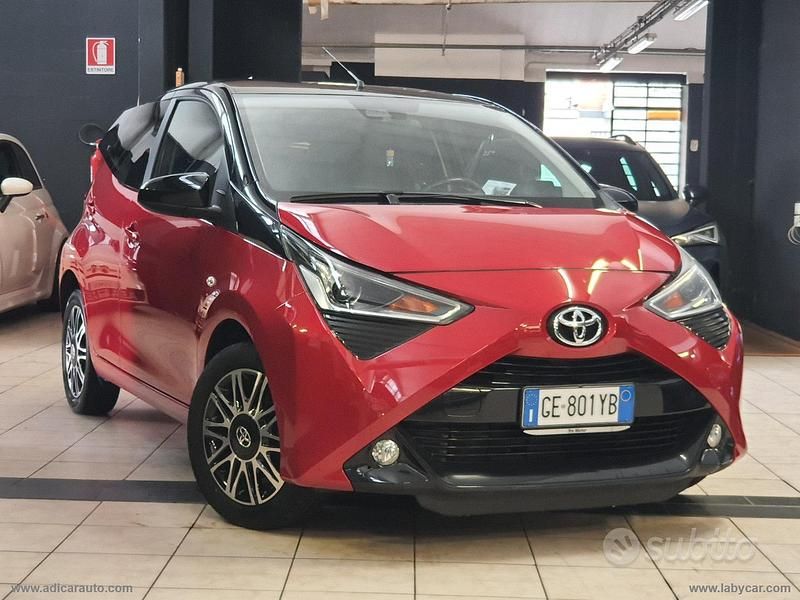Rosso Usata 2021 Toyota Aygo Connect Style Due volumi | 10.990 € (Buon prezzo) - Immagine 1/4