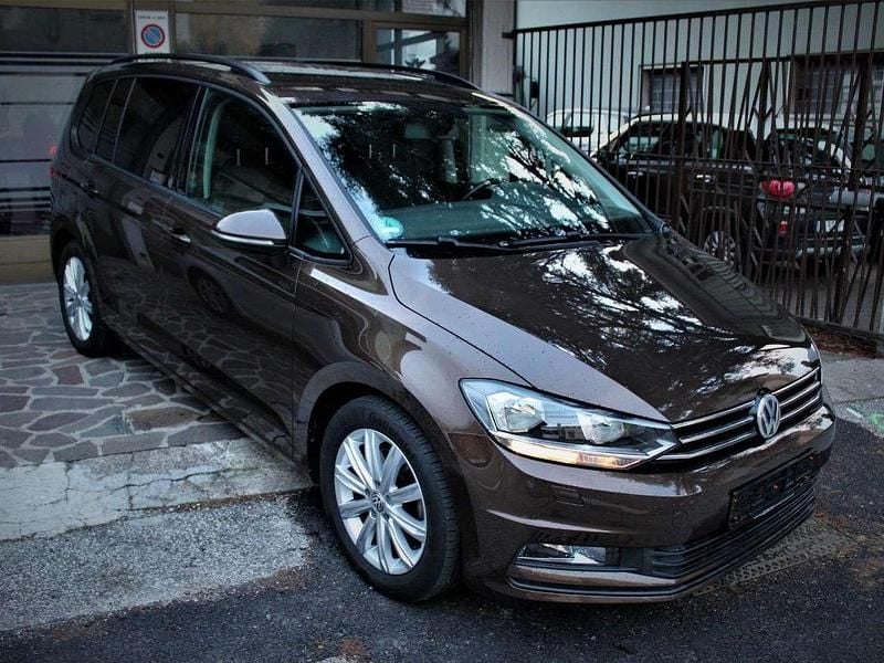 Marrone Usata 2017 VW Touran Comfortline Monovolume | 19.900 € (Buon prezzo) - Immagine 1/4
