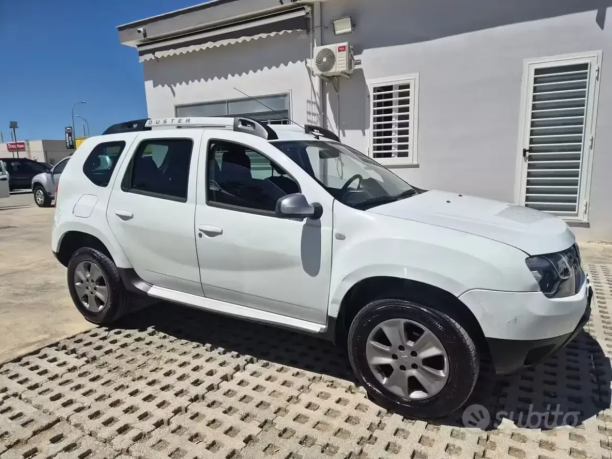 Usata Dacia Duster Lauréate 101 CV (74 kW) 2014 Bianco SUV