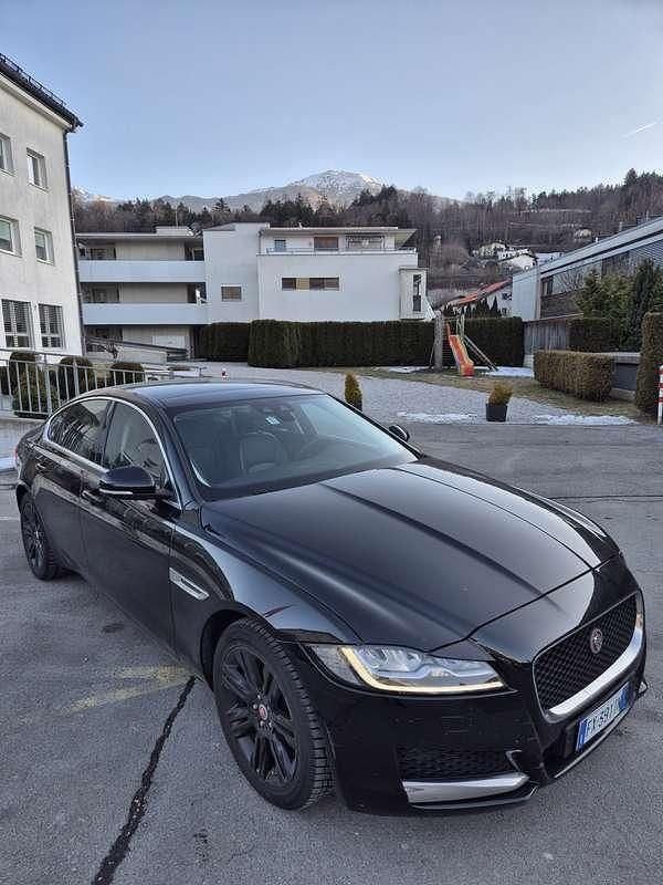 Usata Jaguar XF Prestige 250 CV (183 kW) 2018 Nero Berlina