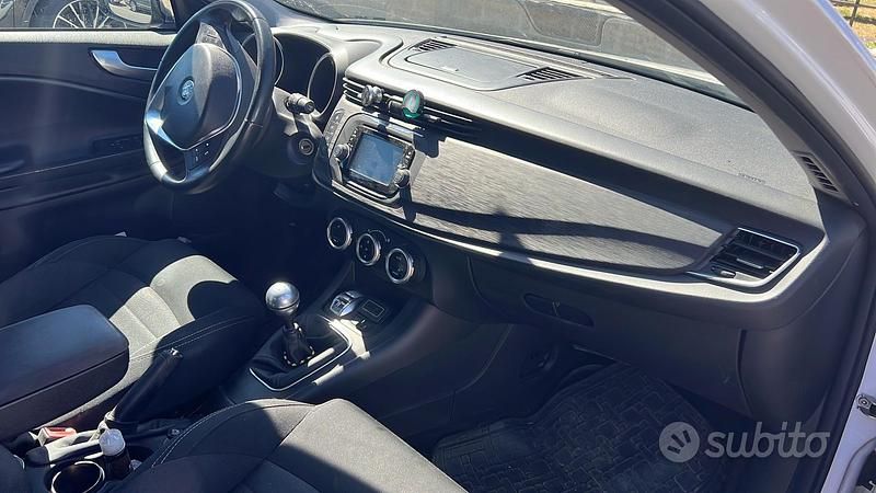 Usata Alfa Romeo Giulietta Super 120 CV (88 kW) 2016 Bianco Berlina