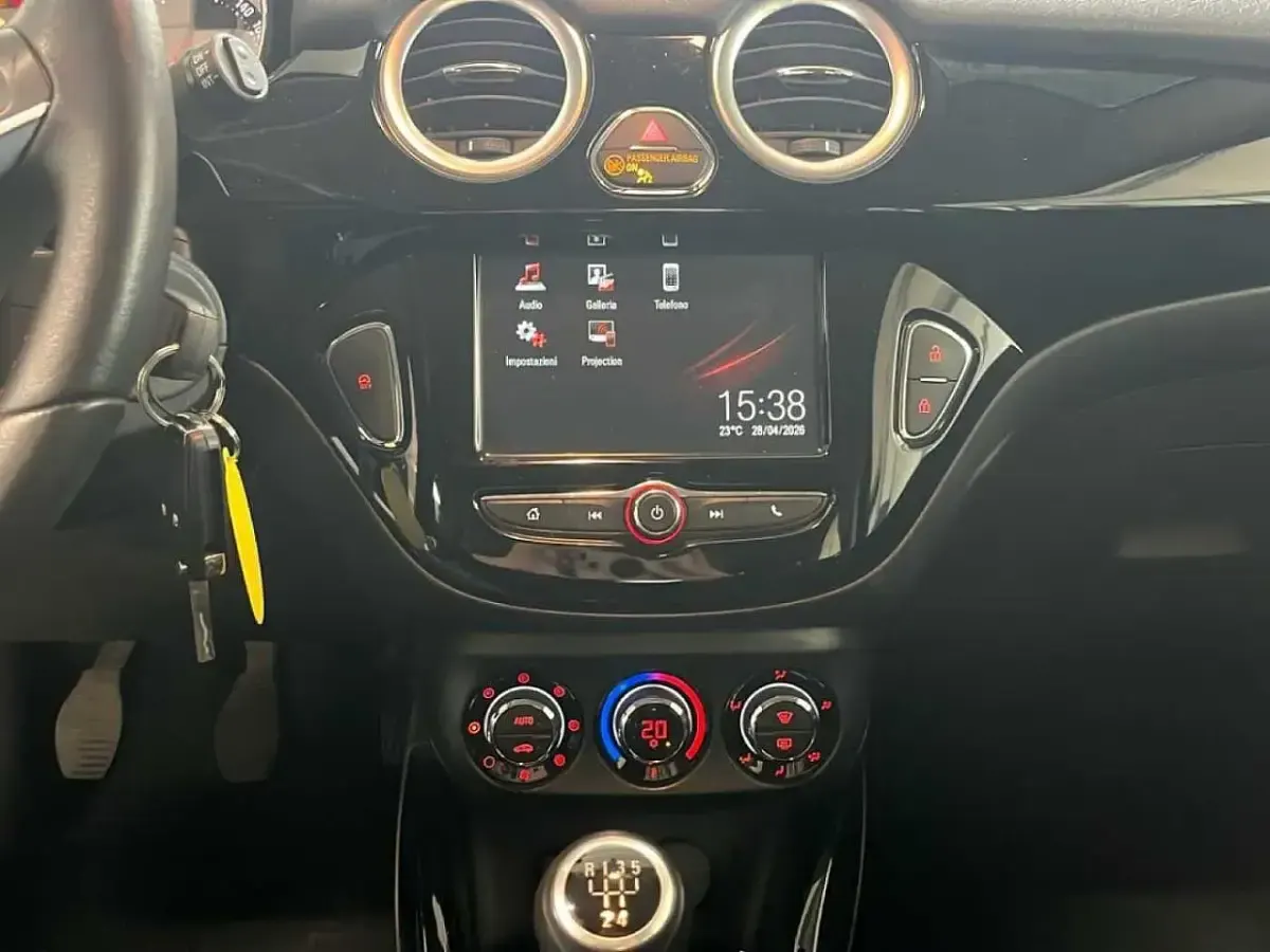 Usata Opel Adam Rocks Rocks 70 CV (51 kW) 2018 Bianco Utilitaria