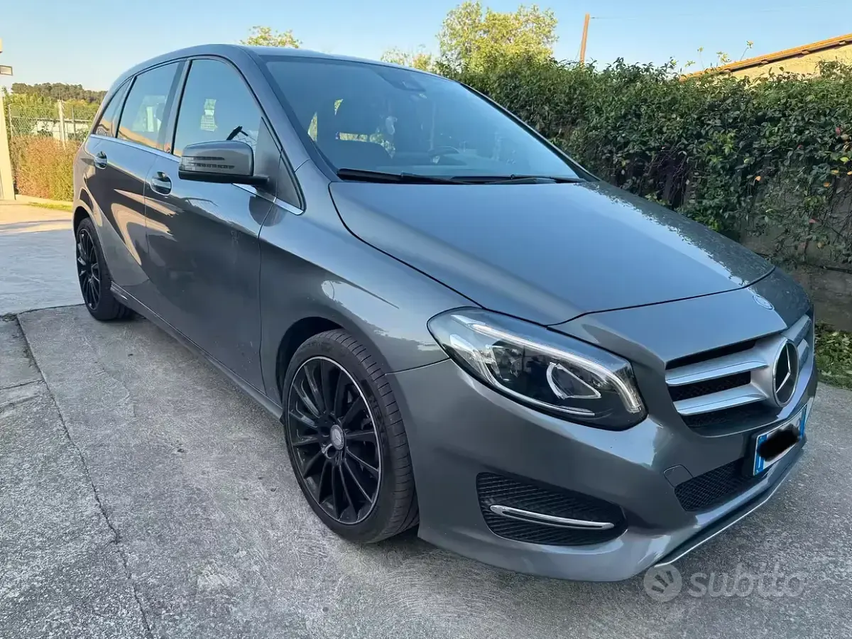 Usata Mercedes B200 156 CV (114 kW) 2017 Grigio Utilitaria