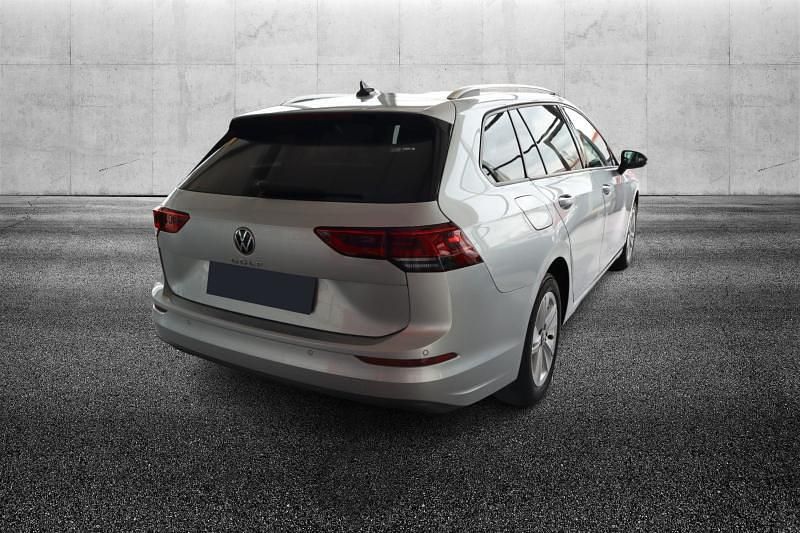 Usata VW Golf VIII Life 150 CV (110 kW) 2023 Argento metallizzato Station wagon