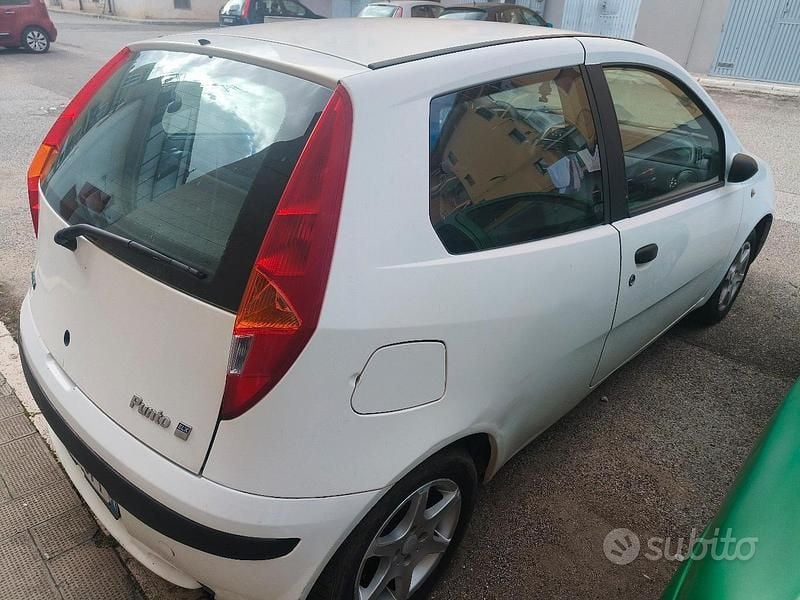 Usata Fiat Punto 60 CV (44 kW) 2002 Berlina